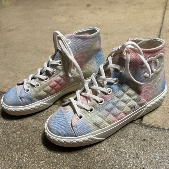 Chanel Printed Multicolor High Top Sneaker CC Logo - Picture 2 of 13